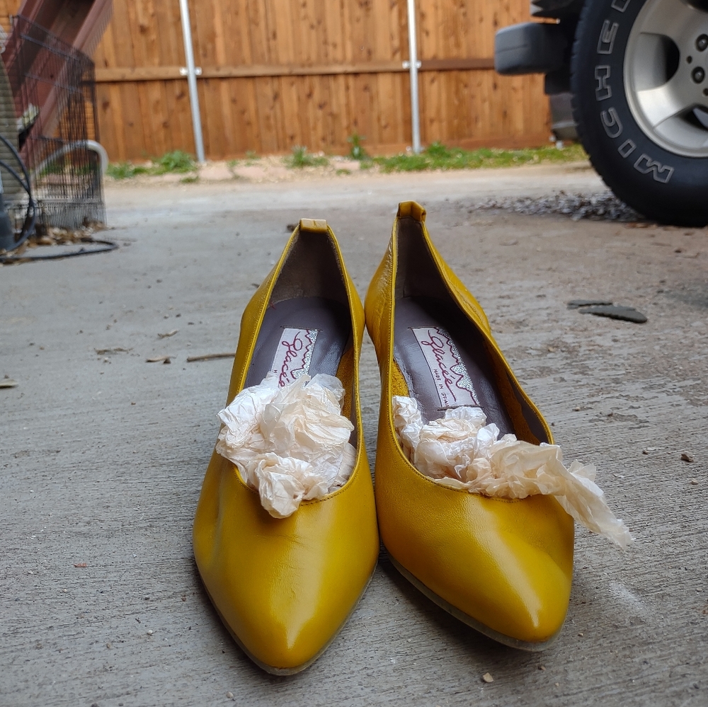 Yellow Leather Pumps Made In Spain Gem